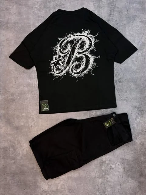 Conjunto negro oversize con estampa